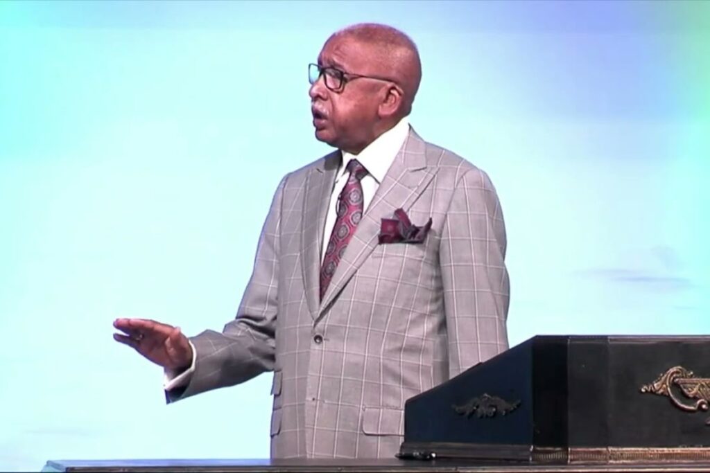 Dr Leroy Thompson Sr giving speech to audience